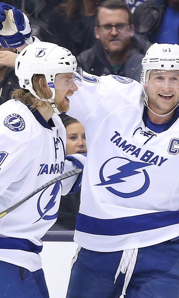 Steven Stamkos nets hat trick to lead Lightning past Maple Leafs